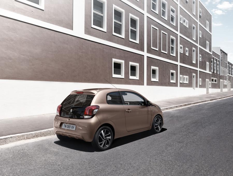  Peugeot 108 3-Door 2014 года  (фото 9 из 44)